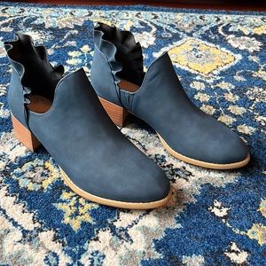 New! Size 8.5. Smoke free home. Soft leather like feel. Stacked heel.